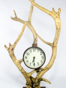 CL-073_antler Clock with Metal Base